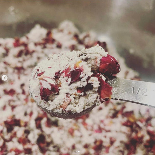 botanicals, salts, oatmeal and coconut powder milk in SiSi Georgian Bays herbal bath teas soothe and soften skin